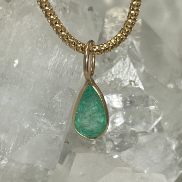 Shimmering! 1CT Natural Colombian Emerald 14K Yellow Gold Pendant OOAK 15X5mm - Picture 1 of 8